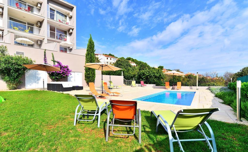 Bretia Apartments Сутіван Екстер'єр фото