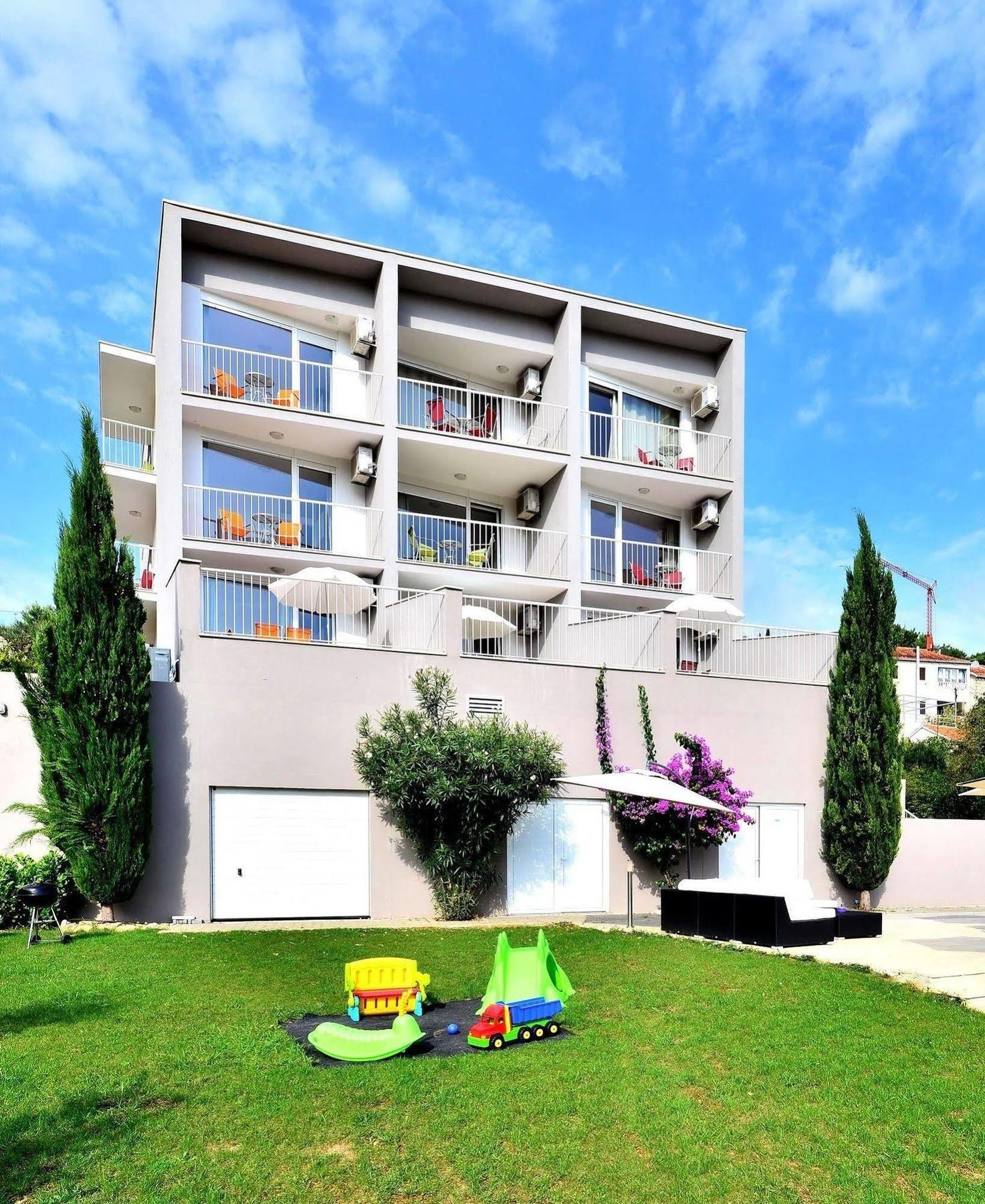 Bretia Apartments Сутіван Екстер'єр фото